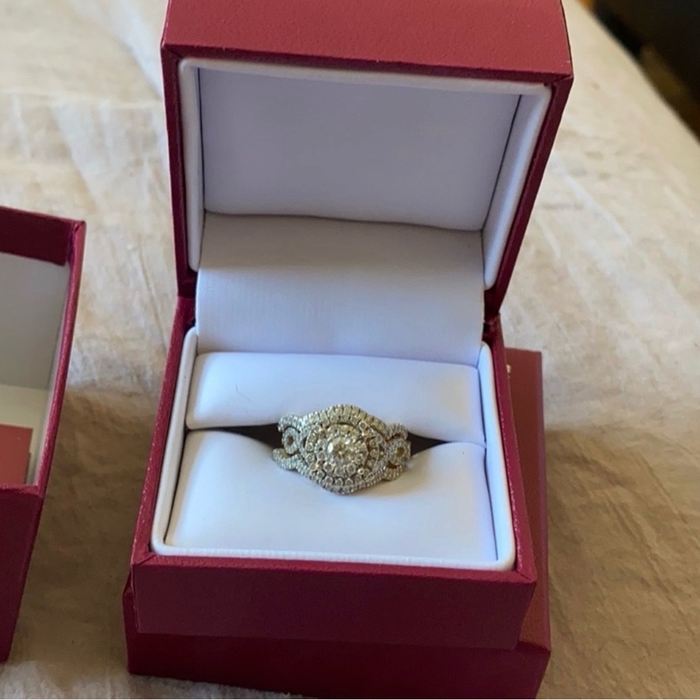 Helzberg Diamonds Gold and Diamond ring size 7